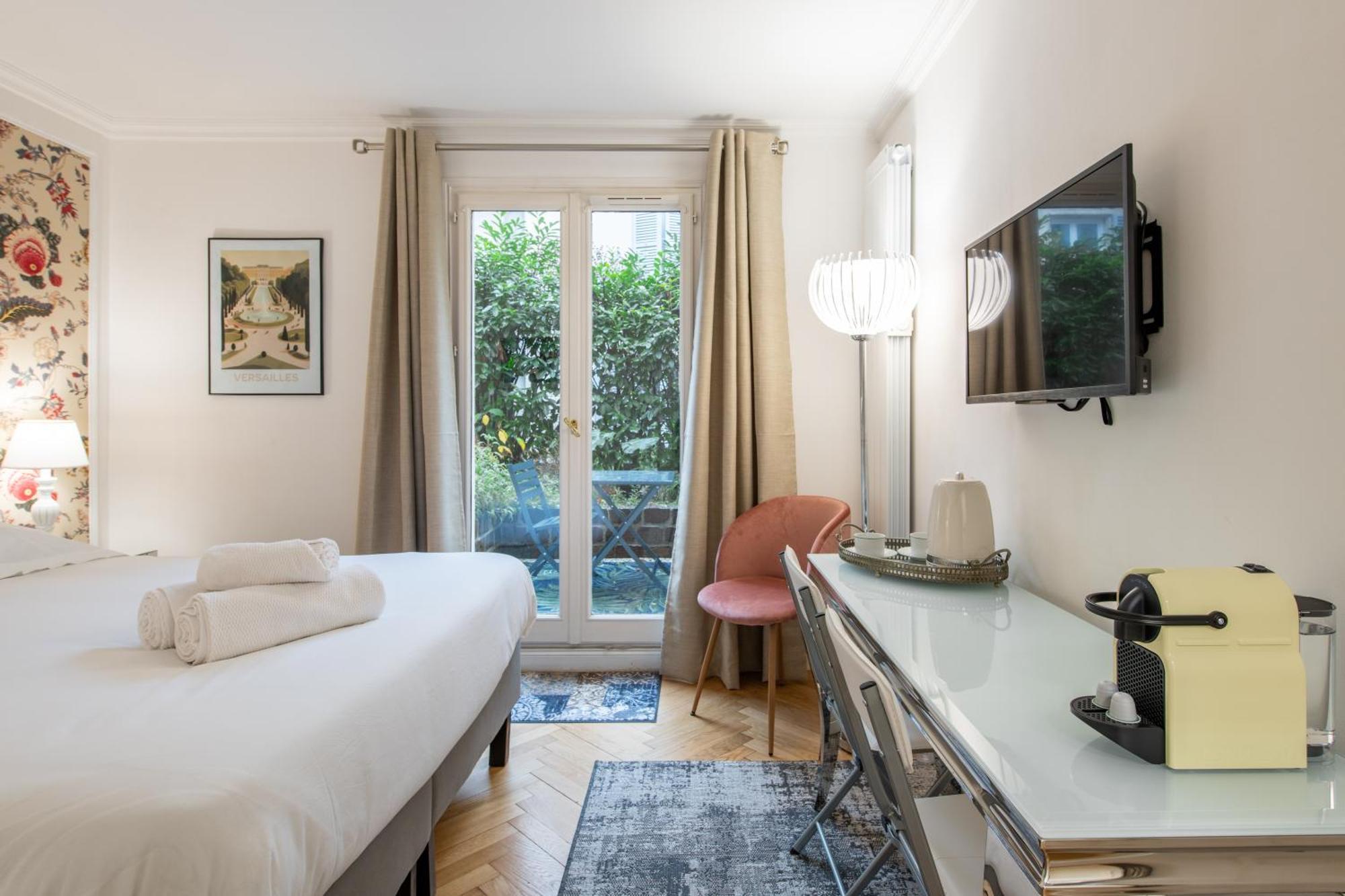 Geranimus Charost Apartment Versailles